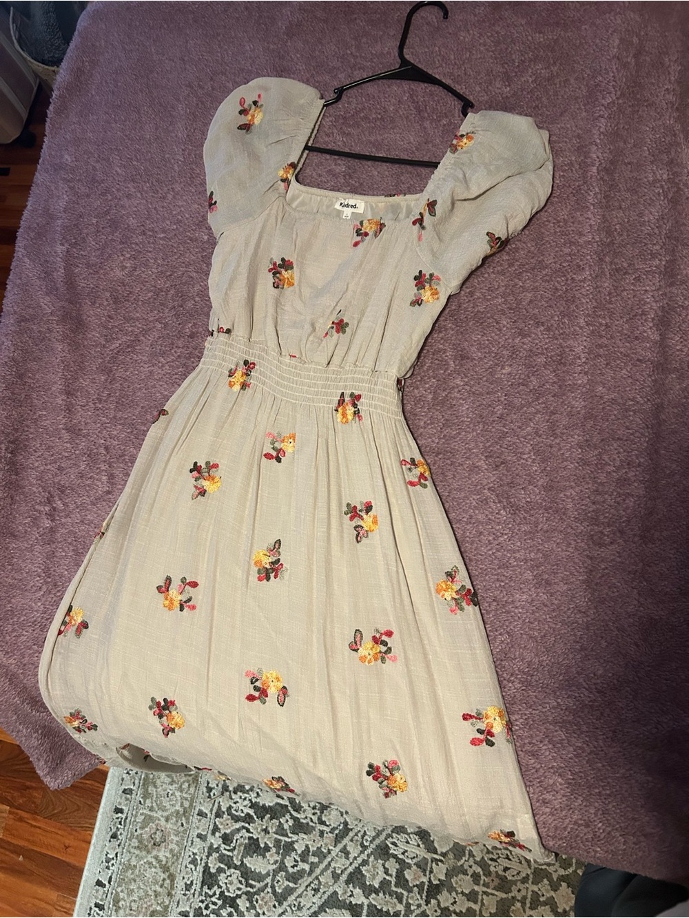 Floral Puff-Sleeve maxi Dress in Light Beige
